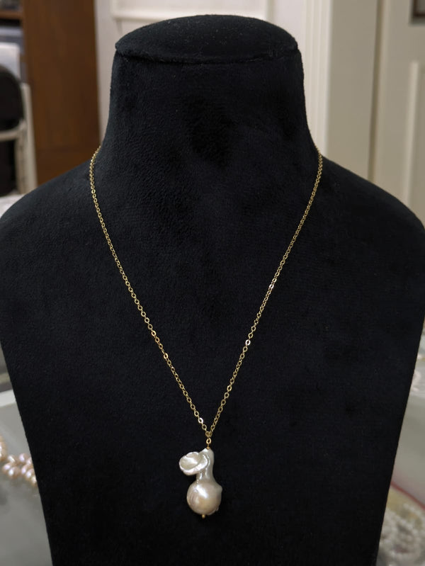 Baroque Pearl Pendant Chain